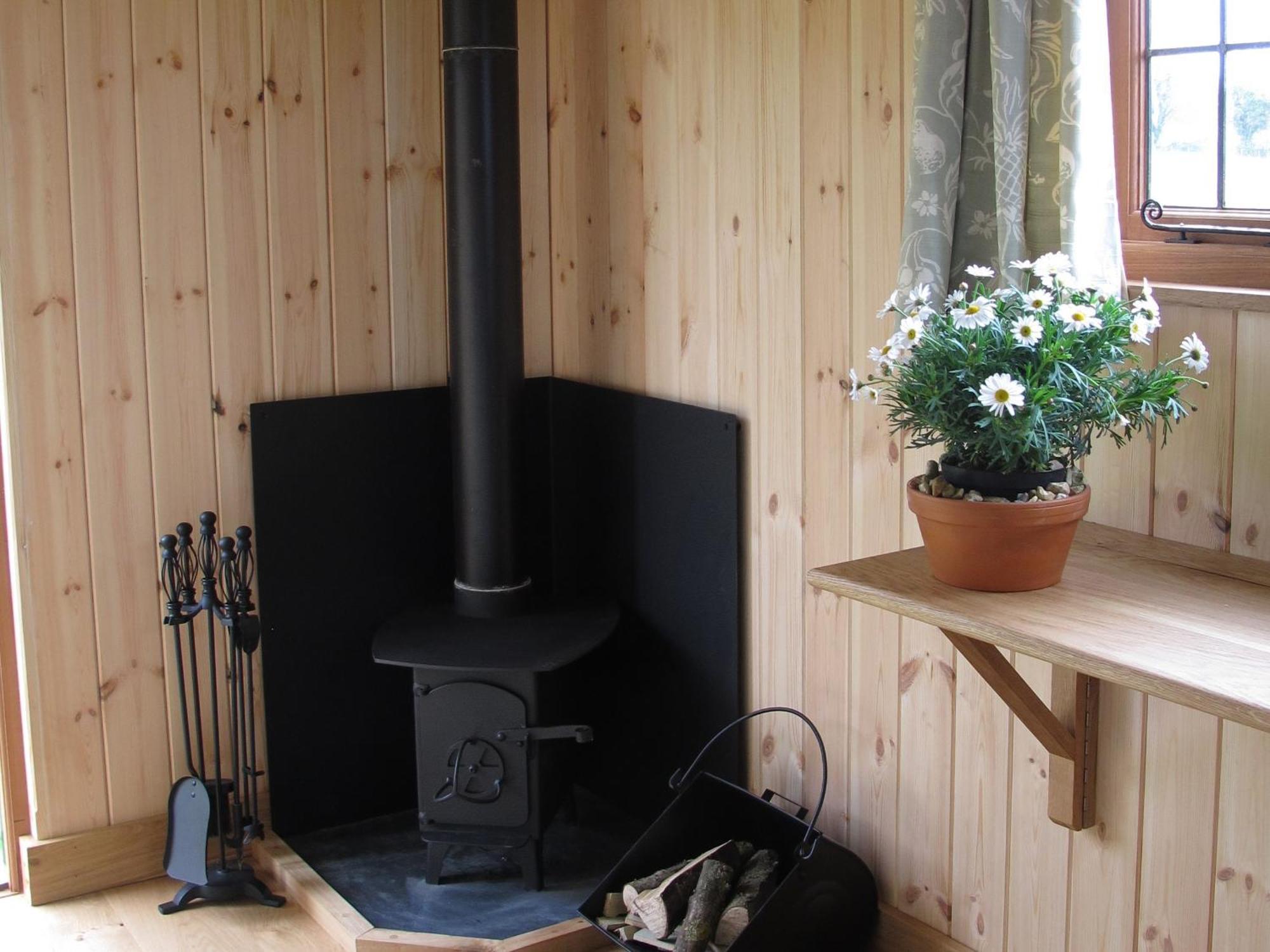 Marshwood Farm B&B And Shepherds Hut Dinton  Экстерьер фото