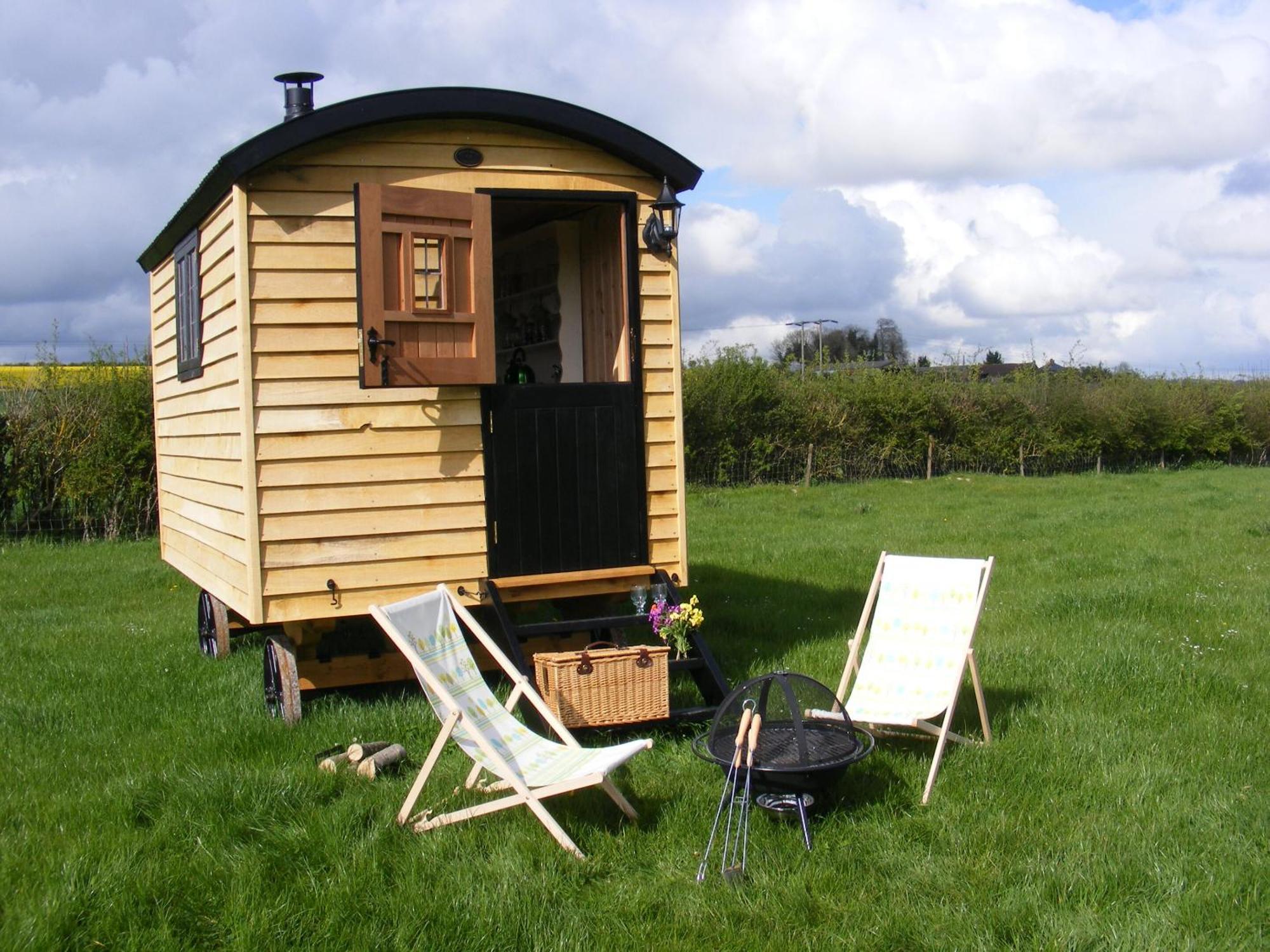 Marshwood Farm B&B And Shepherds Hut Dinton  Экстерьер фото